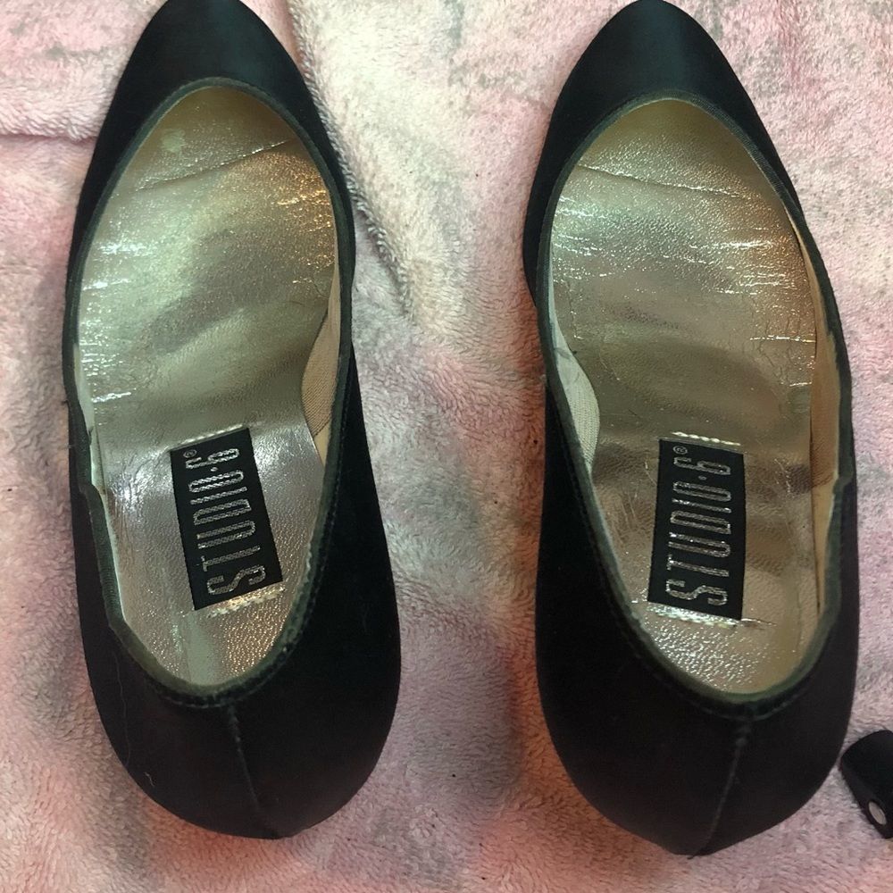 Black scalloped edge 2” pump women heel shoes clothes - Picture 2 of 10